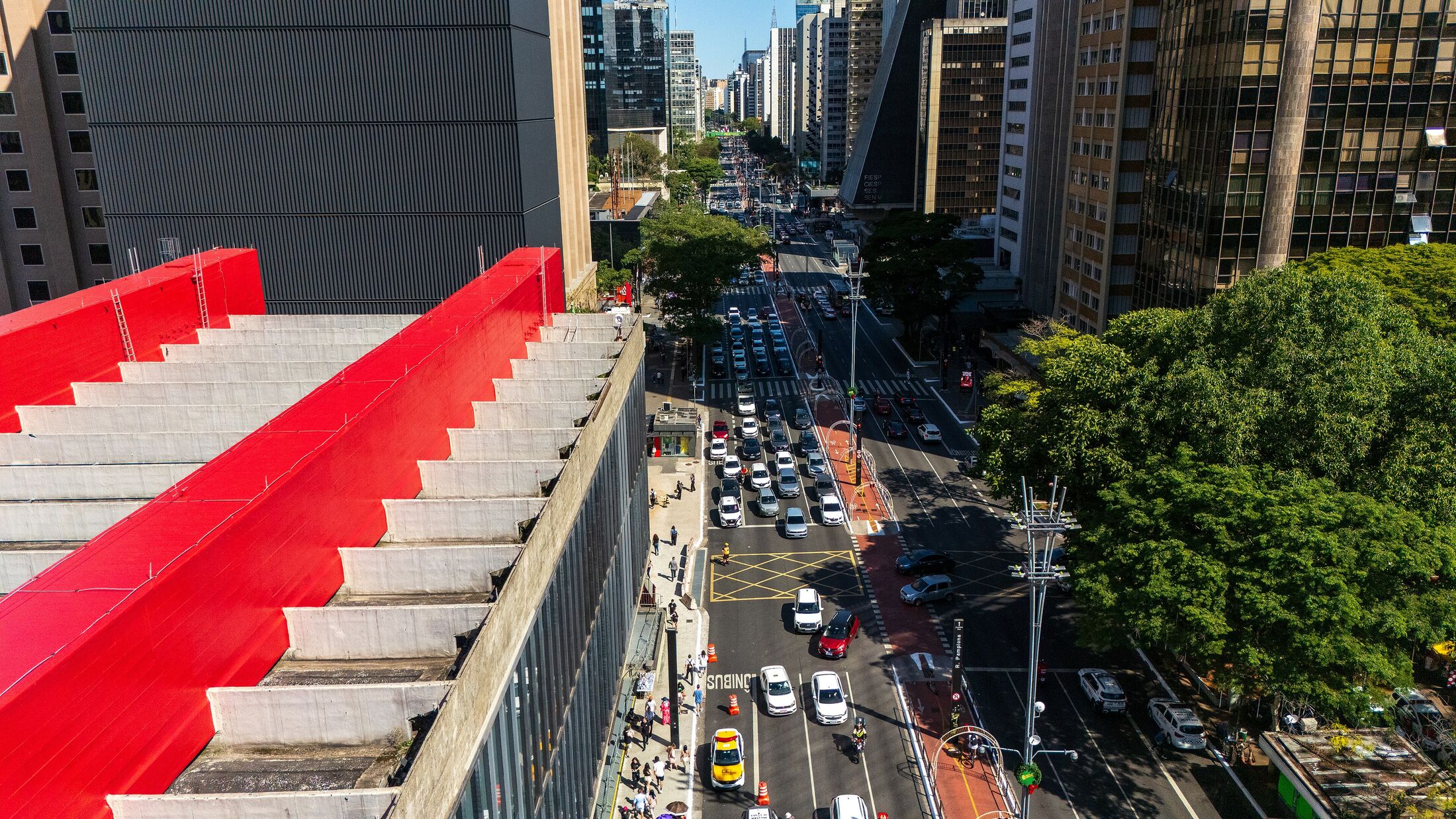 Vista aérea da Avenida Paulista na altura do MASP